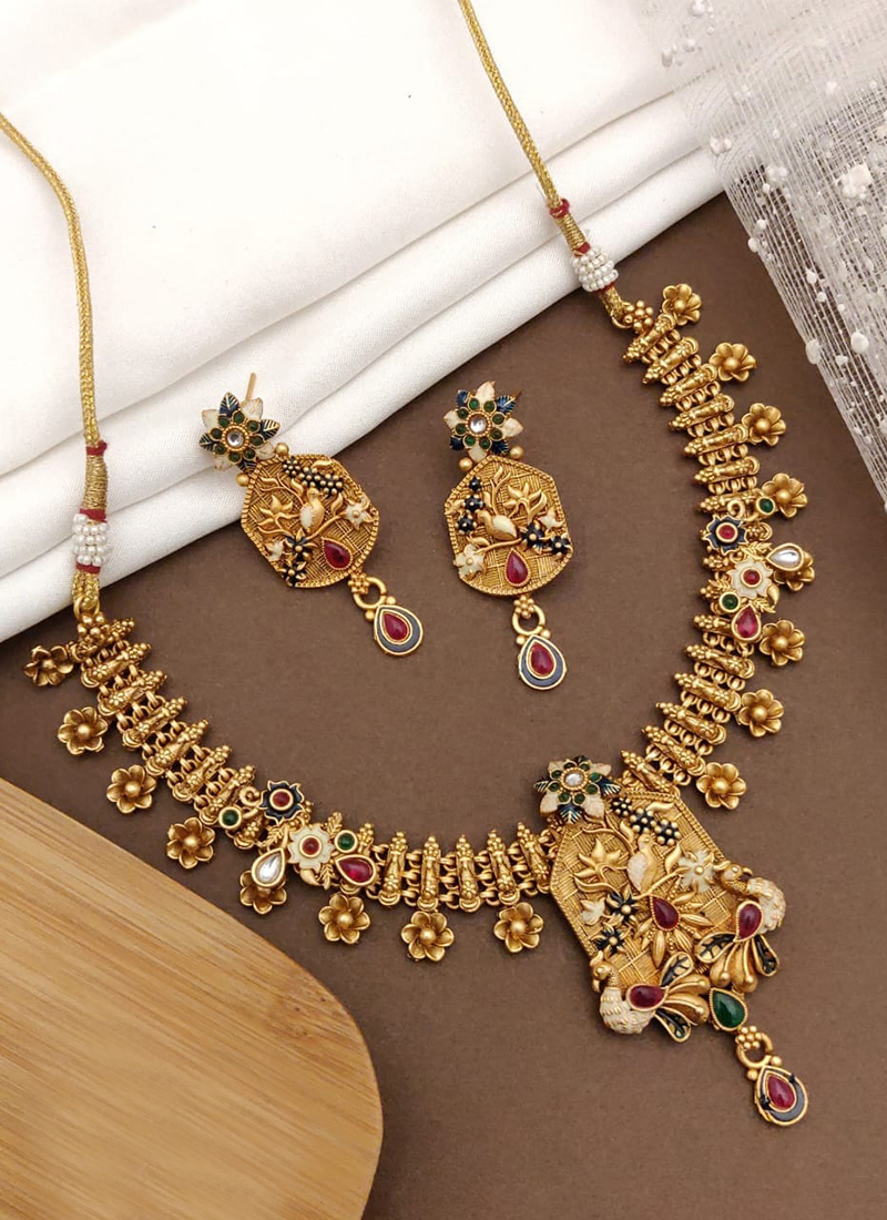 Gold hasli online necklace online